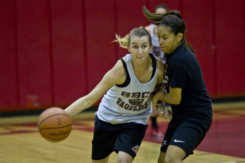 Womens+basketball+taking+lessons+from+last+season+