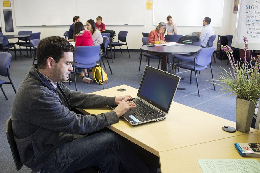 Gateway Tutor Coordinator, Brian Moreno, links students with paid tutors experienced in their subject at the Gateway to Success Center at City College on March 12. Gateway is open Monday through Thursday from 8:30 a.m. to 5 p.m., and on Friday from 8:30 a.m. to 12 p.m.