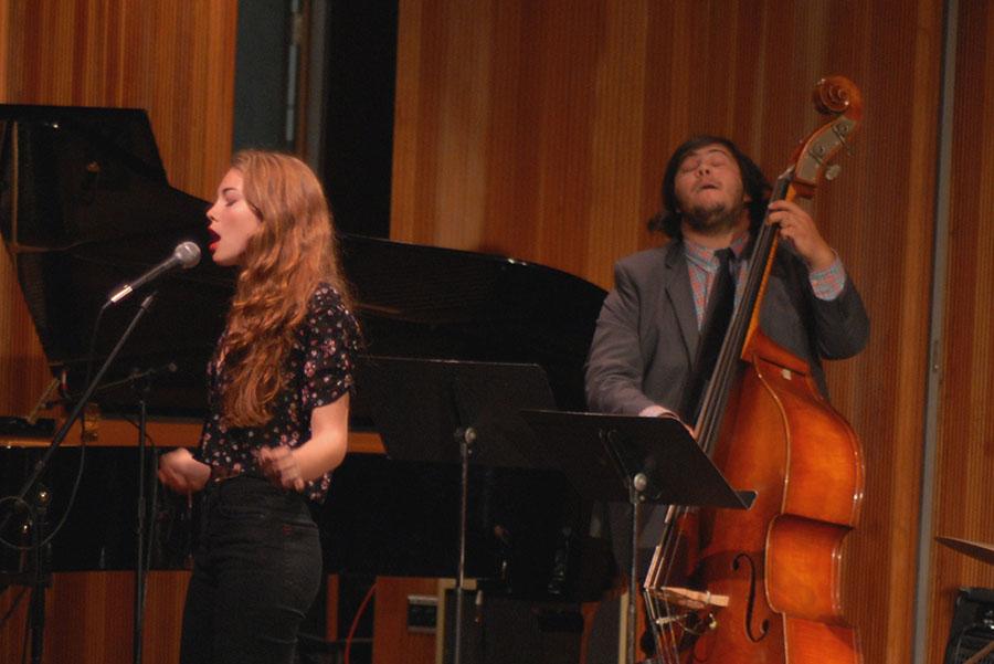 The+Anna+Casper+Quartet+played+one+song+during+their+set+on+Saturday%2C+Nov.+1%2C+performing+at+the+Fall+Chamber+Jazz+Concert+in+the+City+College+F%C3%A9+Bland+Forum.+Vocalist+Anna+Casper+sings+%E2%80%9CDesafinado%E2%80%9D+while+Sebastian+Martinez+accompanies+her+on+the+bass.