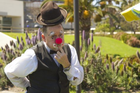 Robert “Robo” Hasley performs for children at the Santa Barbara Kite Festival on Sunday, April 9, on West Campus at City College. Hasley and another clown, Janine “Rainbow” Siben performed a magic show for the children.