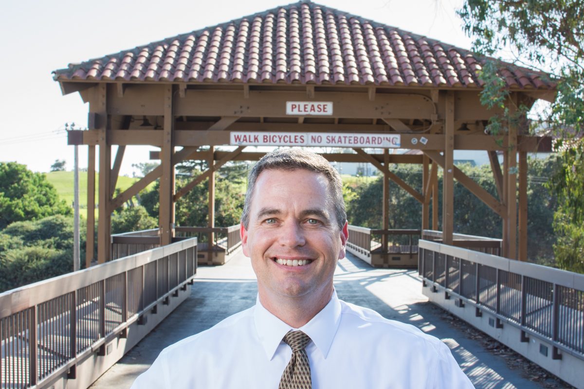 David Saunders, the new justice studies professor, on the bridge Sept. 27 at City College. Saunders is the new Justice Studies instructor and was awarded Outstanding Investigator of the Year by the Ventura County District Attorney’s office in 2002.
