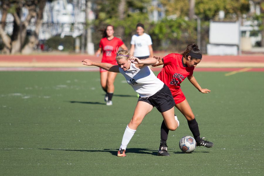 Women’s soccer team member, Elizabeth Estrada (No. 22) of the Santa Barbara City College Vaqueros, regains control of the ball from Cuesta College Cougar Brenae Damery (No. 16) Tuesday, Oct. 24, at La Playa Stadium.  