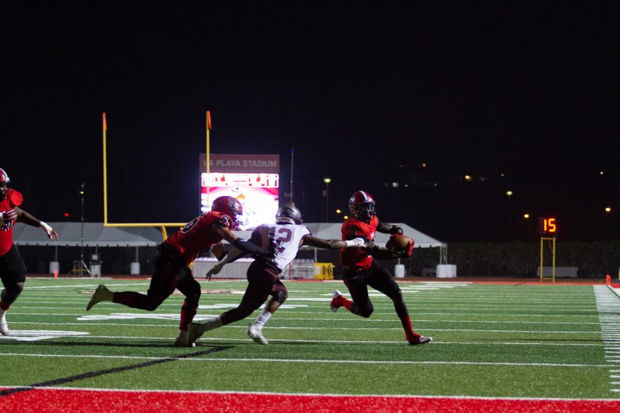 From left, Anthony Hastings stops the opposing team’s Dazhon Sanders as City College running back Jerry Martin makes for the endzone on Oct. 30 at La Playa Stadium at City College in Santa Barbara, Calif. Martin would bring the ball just inches short of a touchdown. (<a href="https://www.thechannels.org/staff_profile/kapono-lizama/">Kapono Lizama</a>)