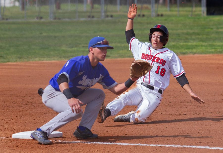 Second+baseman+Gavin+Haimovitz%2C+No.+18%2C+steals+third+base+after+a+wild+pitch+on+Tuesday%2C+March+15+at+Pershing+Park+in+Santa+Barbara%2C+Calif.+Hamovitz+scored+first+in+the+game+for+City+College.