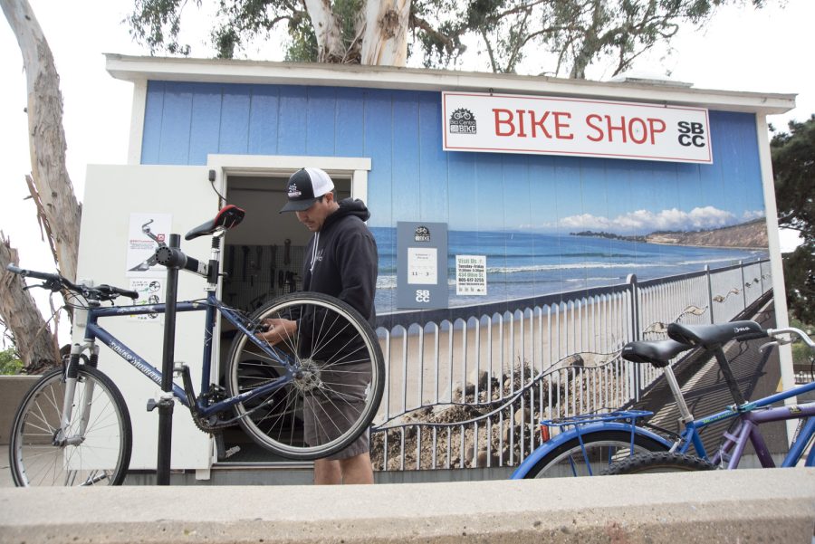 Bici Centros Manager Michael Velasquez tunes a bike in front of City College’s Campus Bike Shop on Nov. 30 in Santa Barbara, Calif. The shop located near the bridge on East Campus is open 11 a.m - 4 p.m. from Monday to Thursday during the academic year.