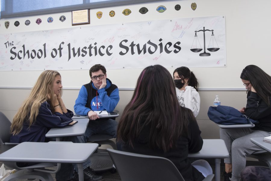 AJ101 students break into small groups to discuss their knowledge of organized crime prior to the class lecture on Nov. 30 at City College in Santa Barbara, Calif. Professor Minero instructed student groups to pull together their collective knowledge without using their phones.