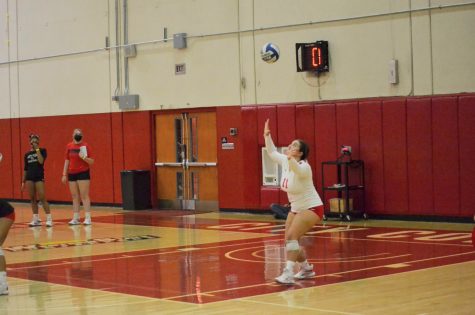 Jordyn Anderson serves the ball in a game against Ventura College in Fall of 2021 at the Sports Pavillion in Santa Barbara, Calif. Anderson to transfer to San Diego State University to study kinesiology and sports medicine. Courtesy of Catherine Anderson.